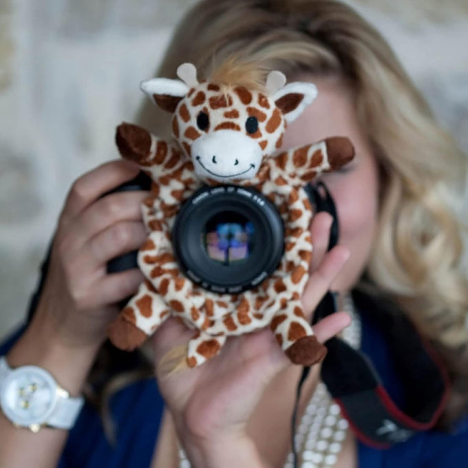 Giraffe Shutter Hugger GIR001